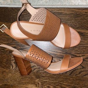 Tan 2” sandals with front detail